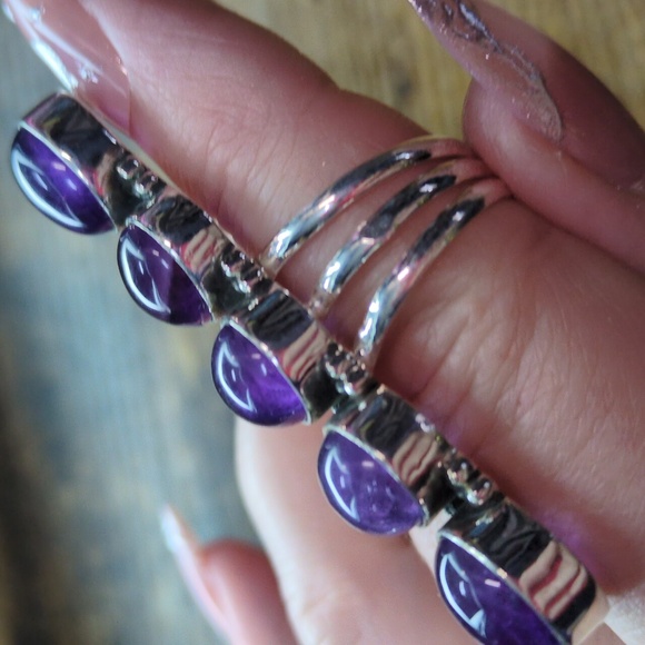 Elegant Purple Stone Silver Ring - Picture 6 of 10